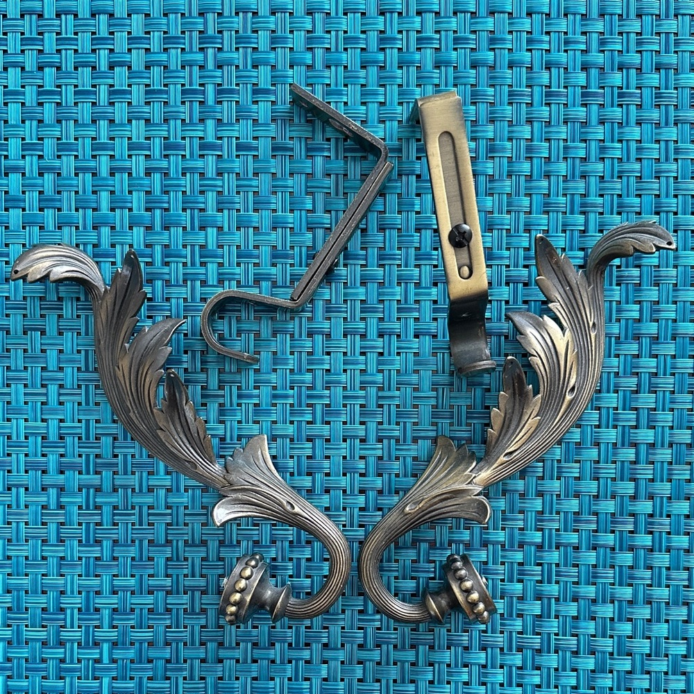 2 Curtain Rod Finials Leaf Design